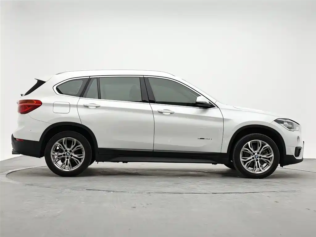 BMW X1 2018 sDrive20Li Leading Model фото 6