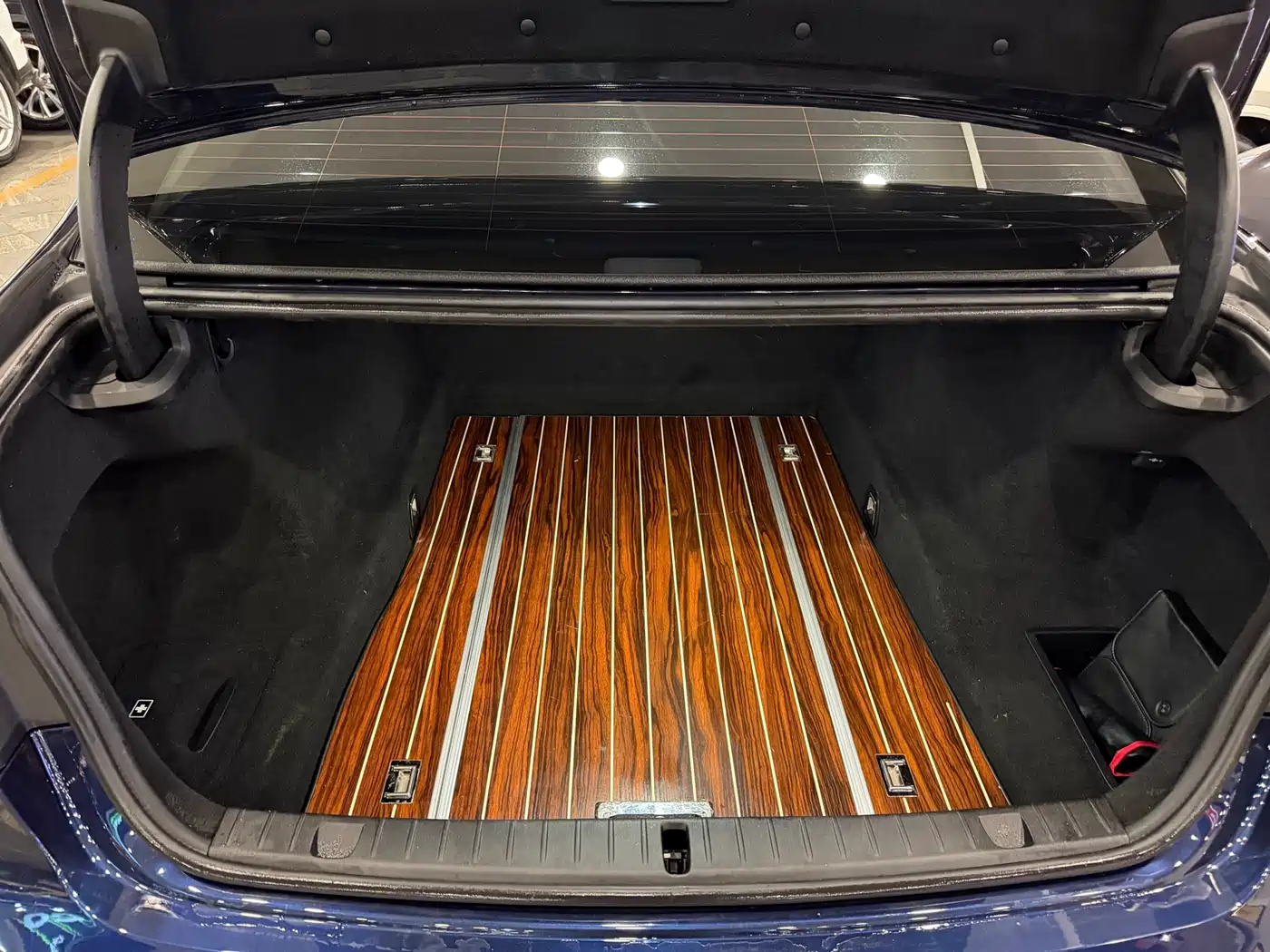 BMW 7 Series 2017 730Li Leading Edition фото 16