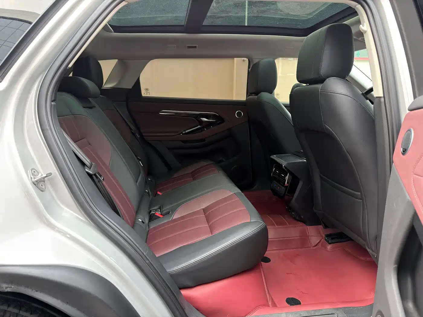 Land Rover Range Rover Evoque 2023 Range Rover Evoque L 249PS Luxury Edition фото 9
