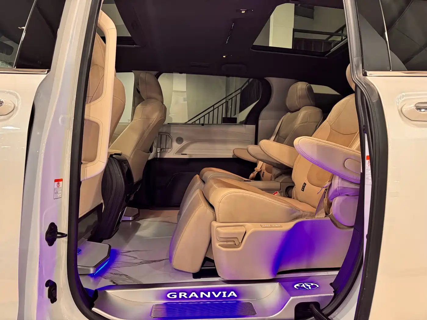 Toyota Granvia 2023 2.5L Hybrid Prestige PLUS Edition фото 8