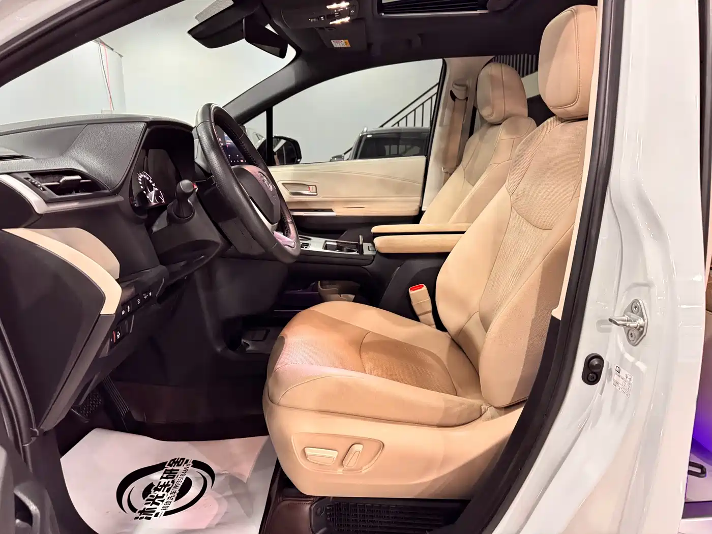 Toyota Granvia 2023 2.5L Hybrid Prestige PLUS Edition фото 13