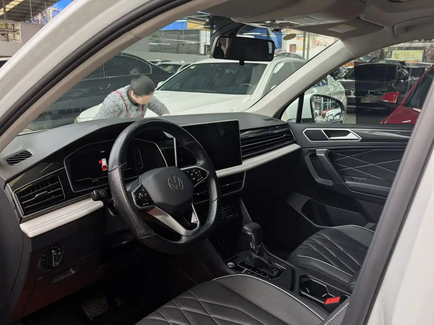 Volkswagen Tiguan L 2023 300TSI Automatic 2WD Smart Enjoyment Edition фото 8