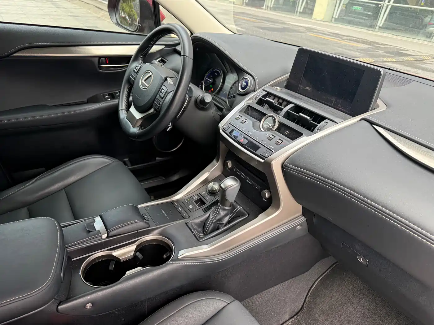 Lexus NX 2020 300h FWD F Sport China V фото 18