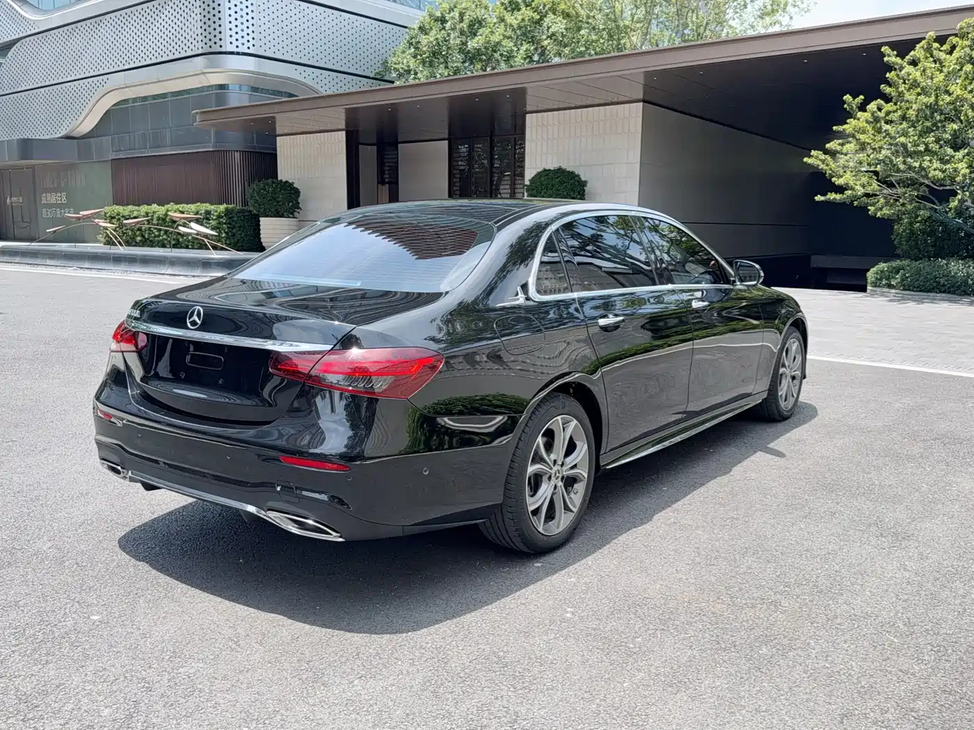 Mercedes-Benz E-Class 2022 Second Facelift E 300 L Luxury фото 2