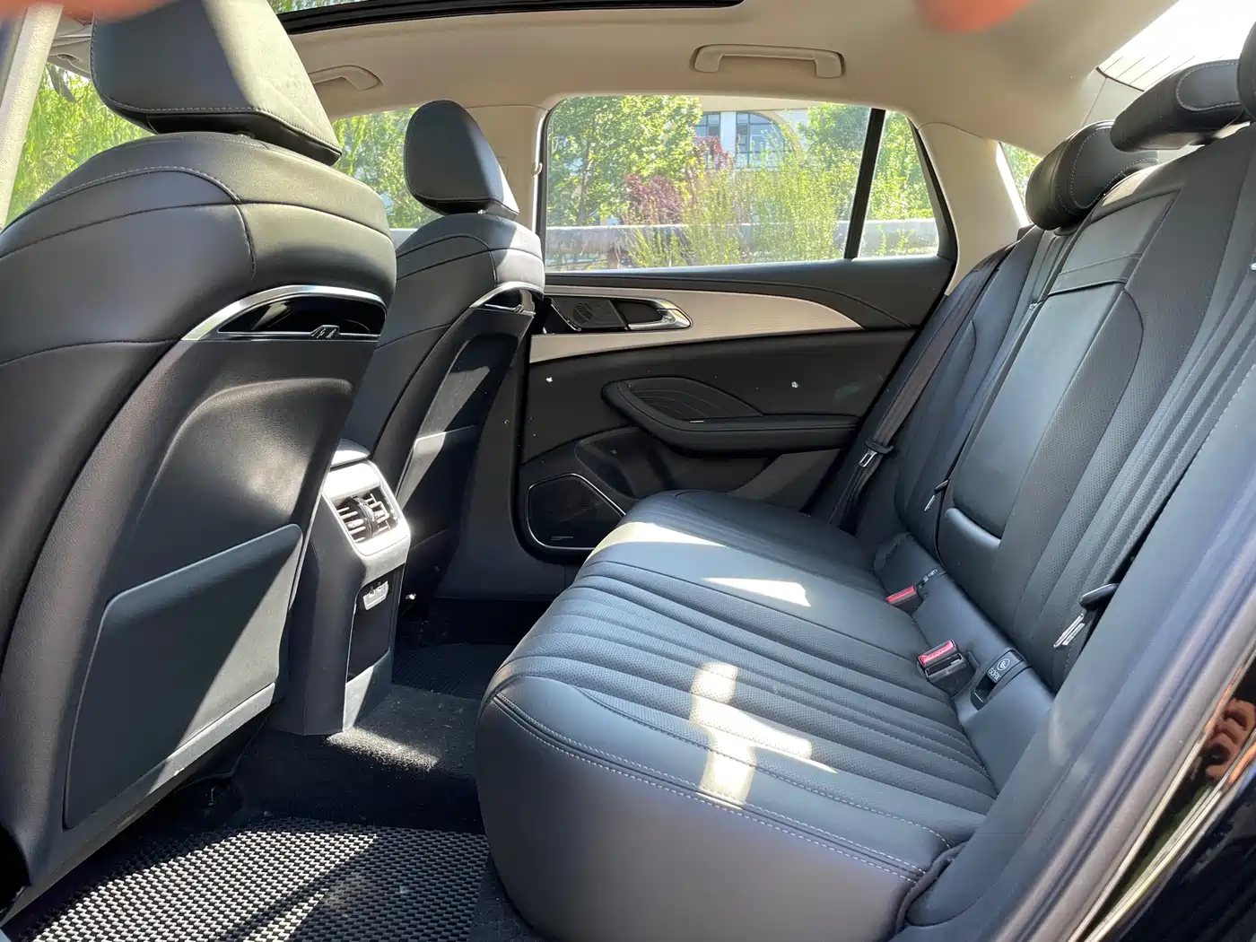 Hongqi H5 2024 1.5T DCT Smart Connect Flag Rhythm Edition фото 13
