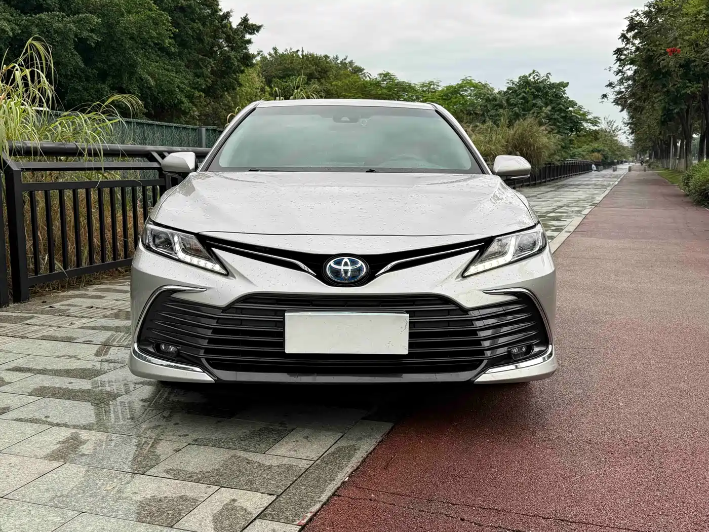 Toyota Camry 2021 Hybrid 2.5HGVP Leading Edition фото 2