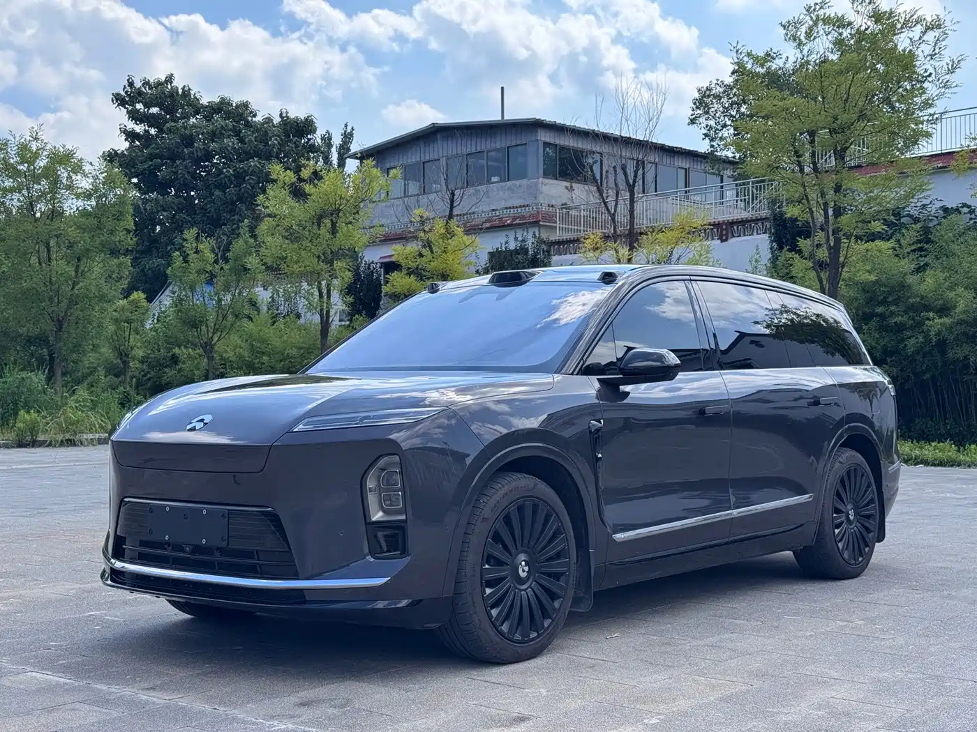Nio ES8