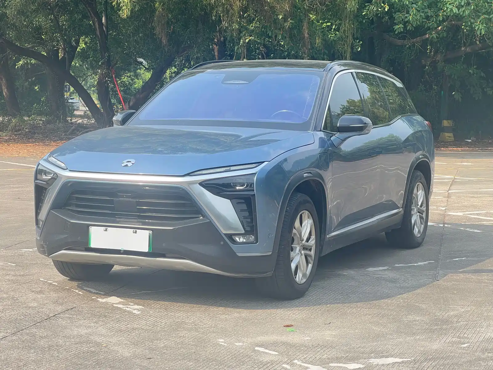 Фото 1 - NIO ES8