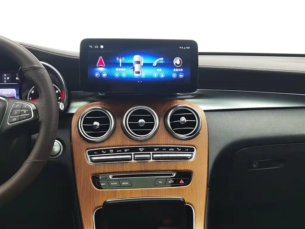 Mercedes-Benz GLC 2016 GLC 300 4MATIC Dynamic фото 12