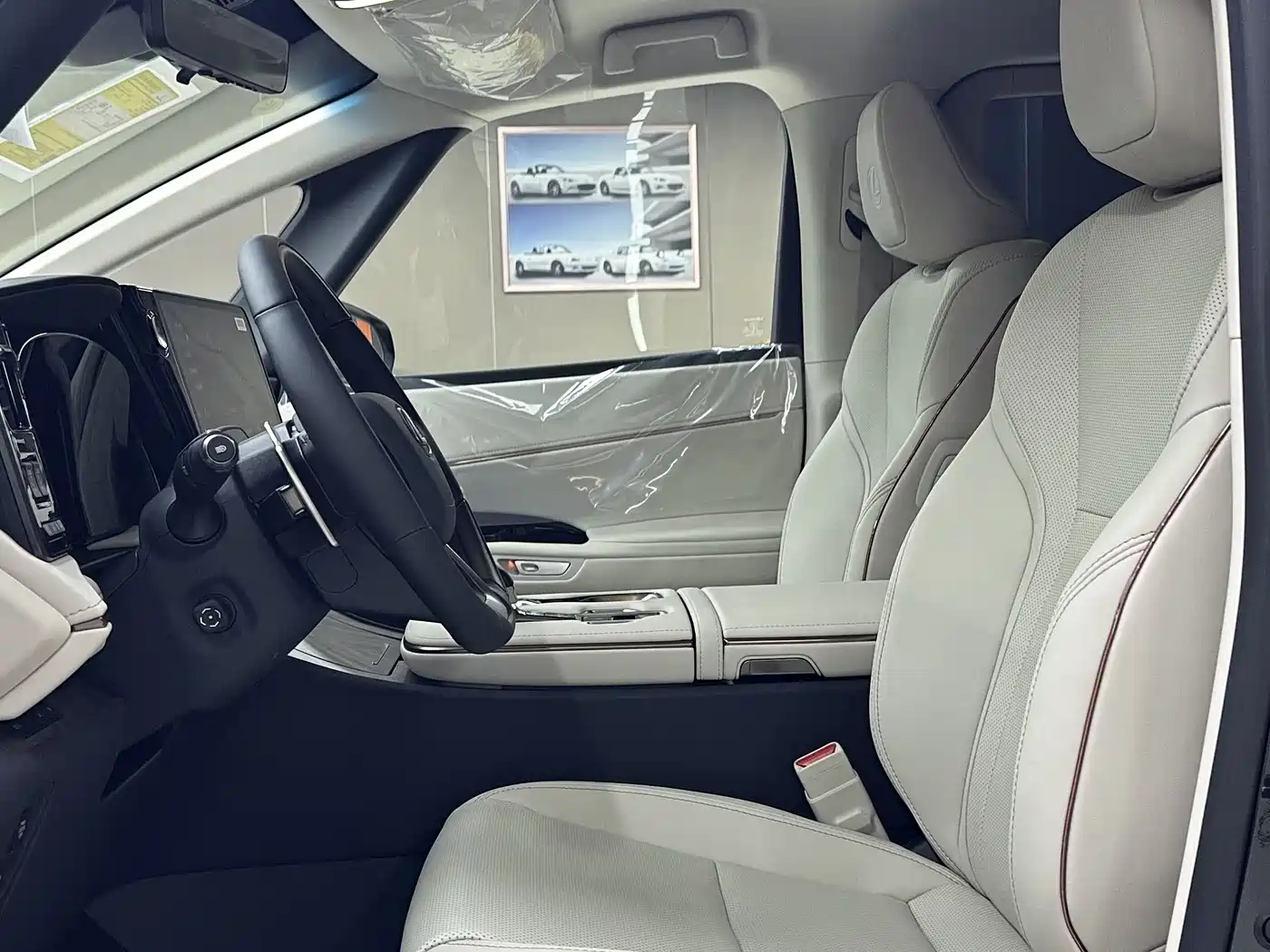Lexus LM 2025 Model 500h Six-Seater Prestige Edition фото 7