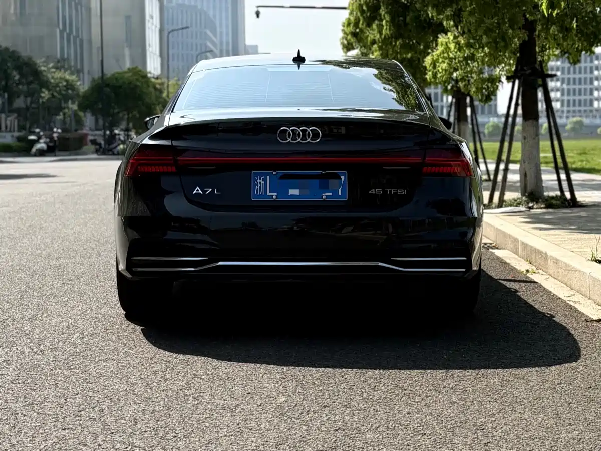 Audi A7L 2024 45 TFSI Luxury фото 4
