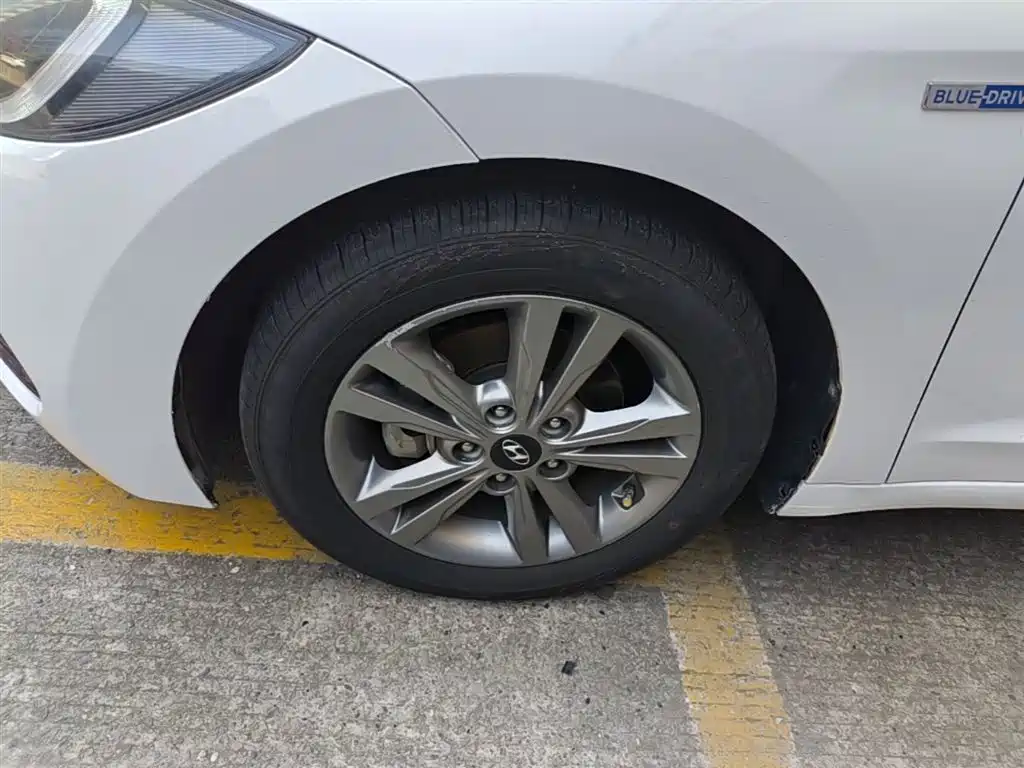 Hyundai Elantra 2016 1.4T DCT Dynamic·Elite Edition фото 23