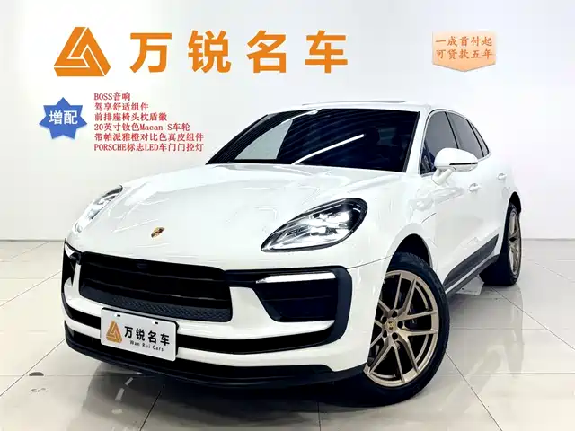 PORSCHE MACAN