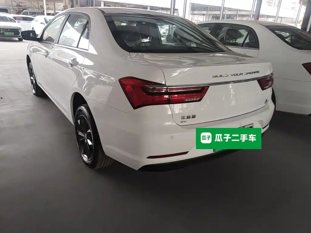 Фото 5 - BYD Qin New Energy