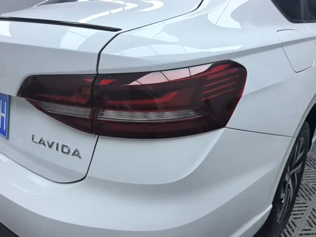 Фото 8 - Volkswagen Lavida