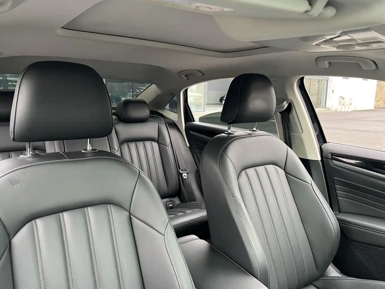Volkswagen Passat 2023 280TSI Business Edition фото 12