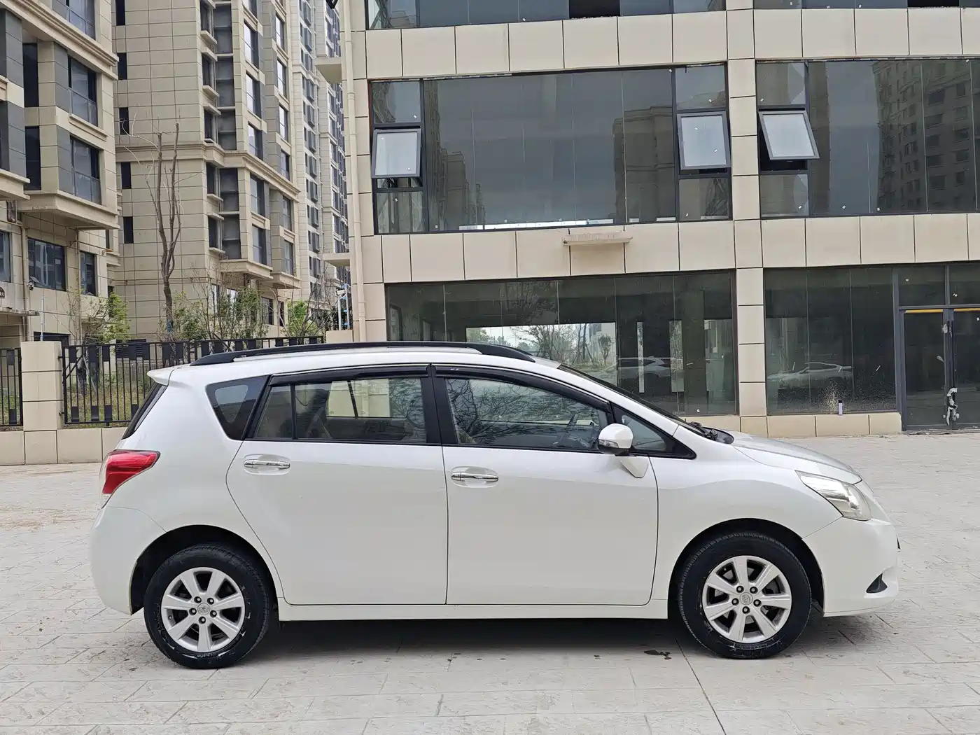 Toyota E'Z 2014 Xingyao 180E CVT Elite фото 4
