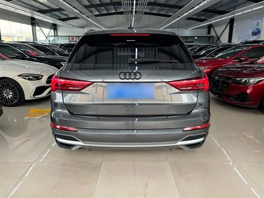 AUDI Q3