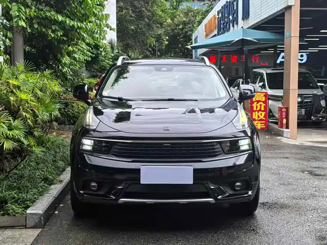 Lynk & Co 01 2017 2.0T AWD Pro — фото 3