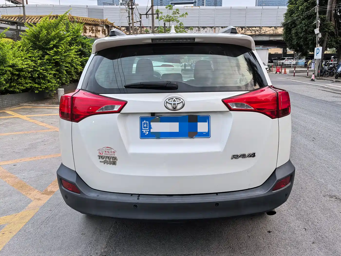 Toyota RAV4 Rongfang 2015 2.0L CVT 2WD Urban Edition фото 6