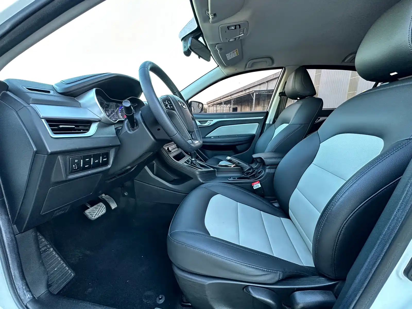 Фото 4 - Geely Vision