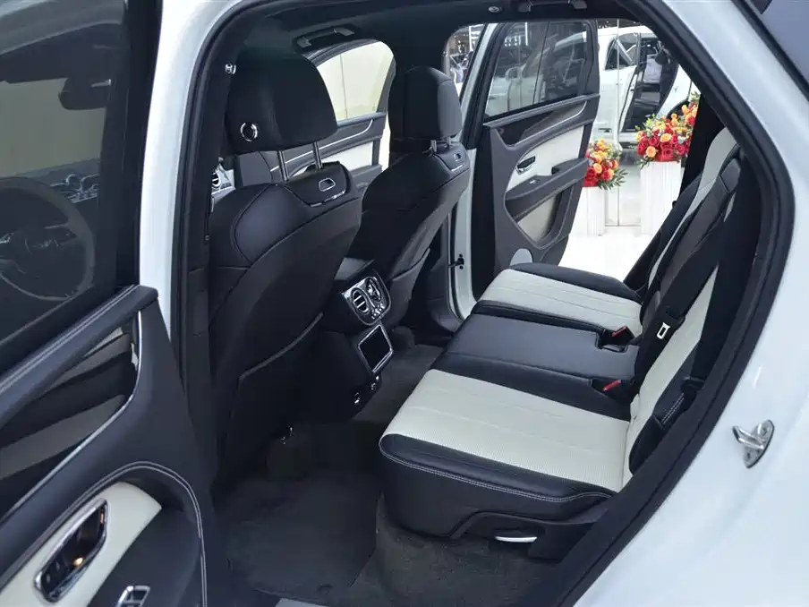 BENTLEY TIMYUE PLUG IN HYBRID