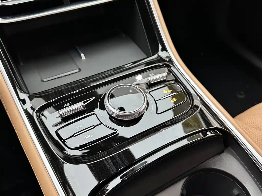 Geely Galaxy Galaxy A7 2025 EM-i 150km Explorer+ Edition фото 17