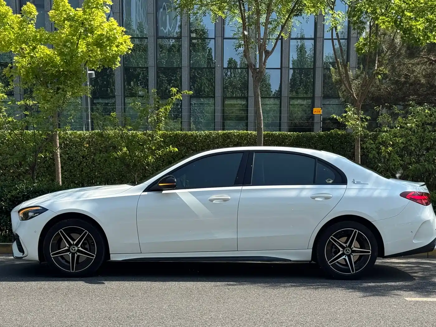 Mercedes-Benz C-Class 2024 C 260 L Night Edition Sport фото 3