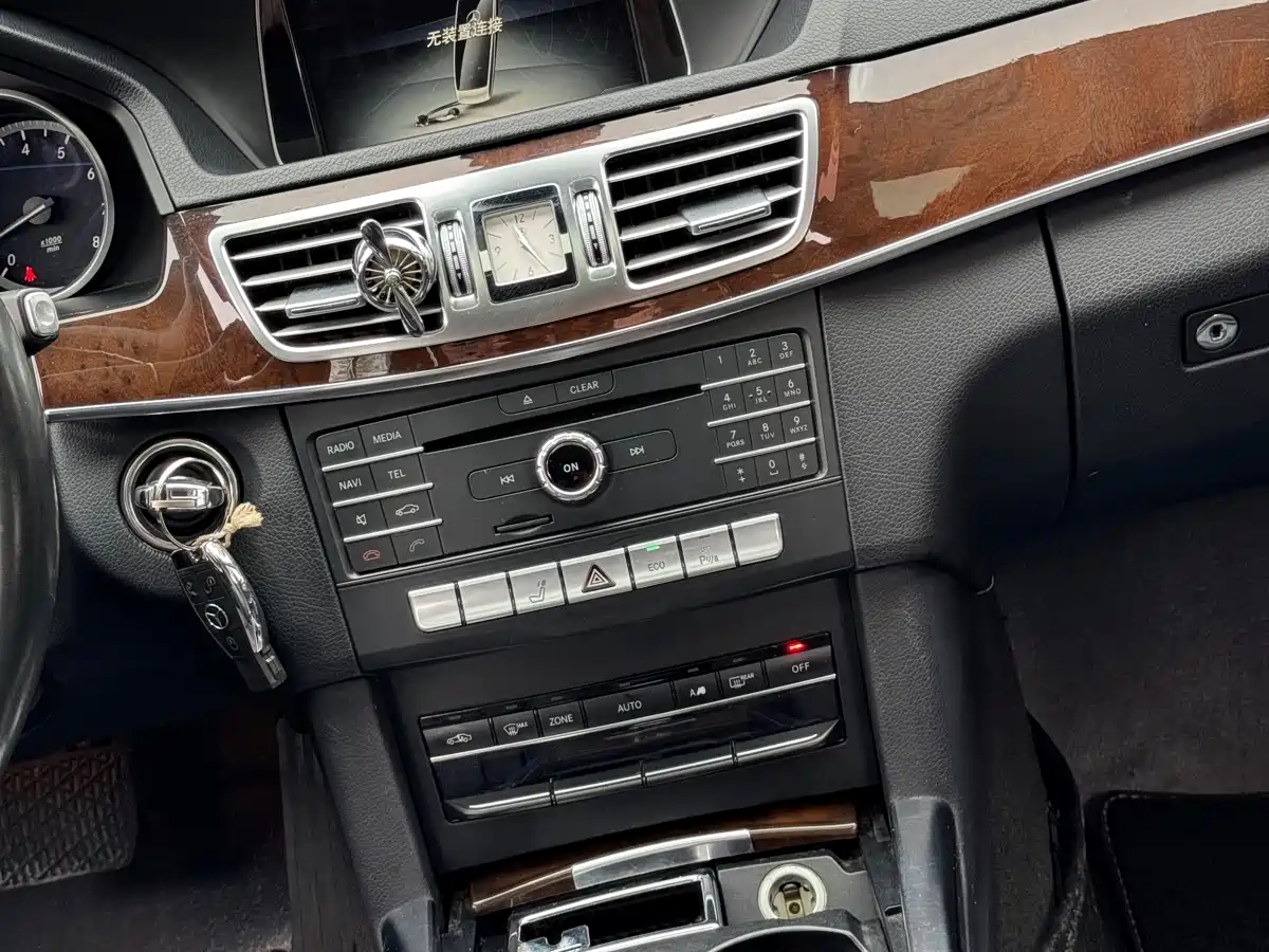 Mercedes-Benz E-Class 2015 E 200 L фото 10