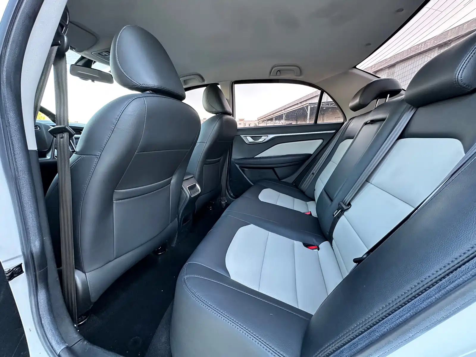Фото 5 - Geely Vision
