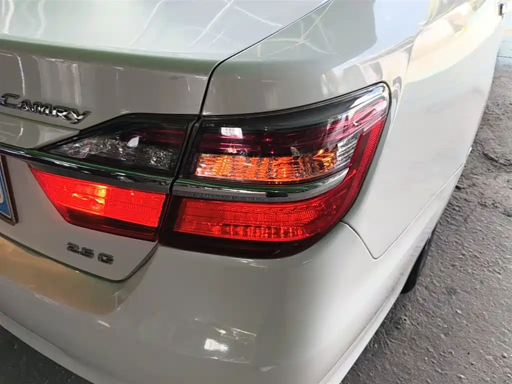 Toyota Camry 2015 2.5G Luxury Navigation Edition фото 8