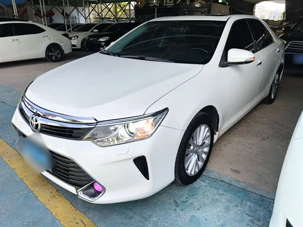 Toyota Camry 2015 2.5G Luxury Navigation Edition фото 2