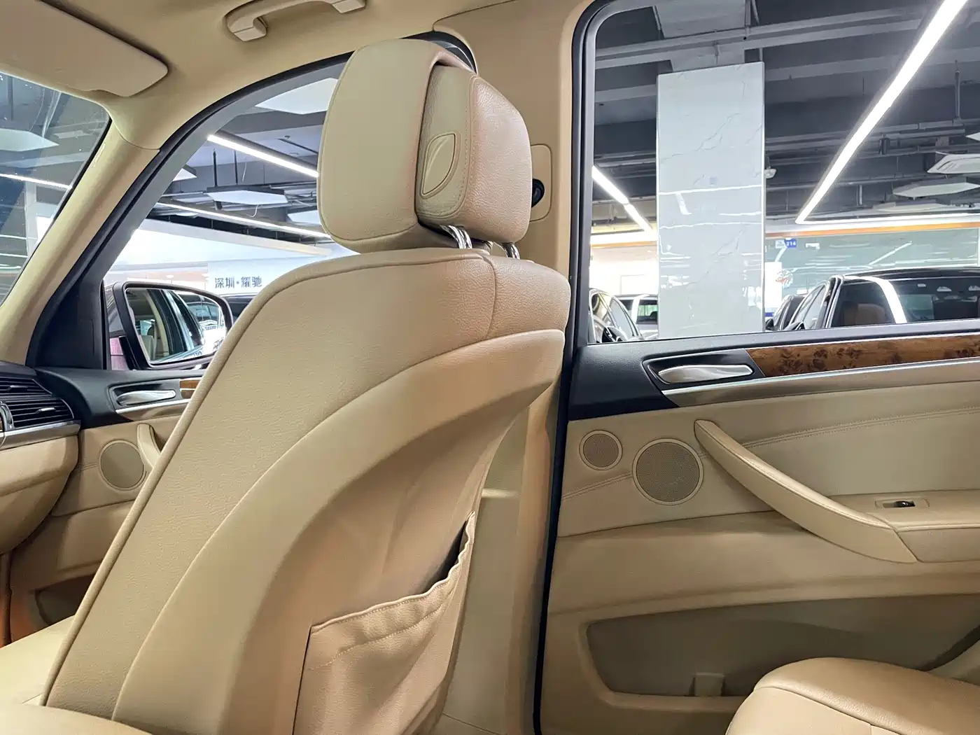 BMW X5 (Import) 2011 xDrive35i Leading Edition фото 37