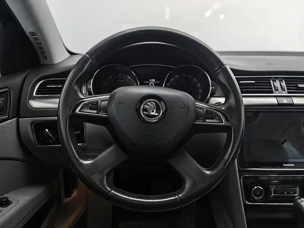 Фото 11 - Škoda Superb