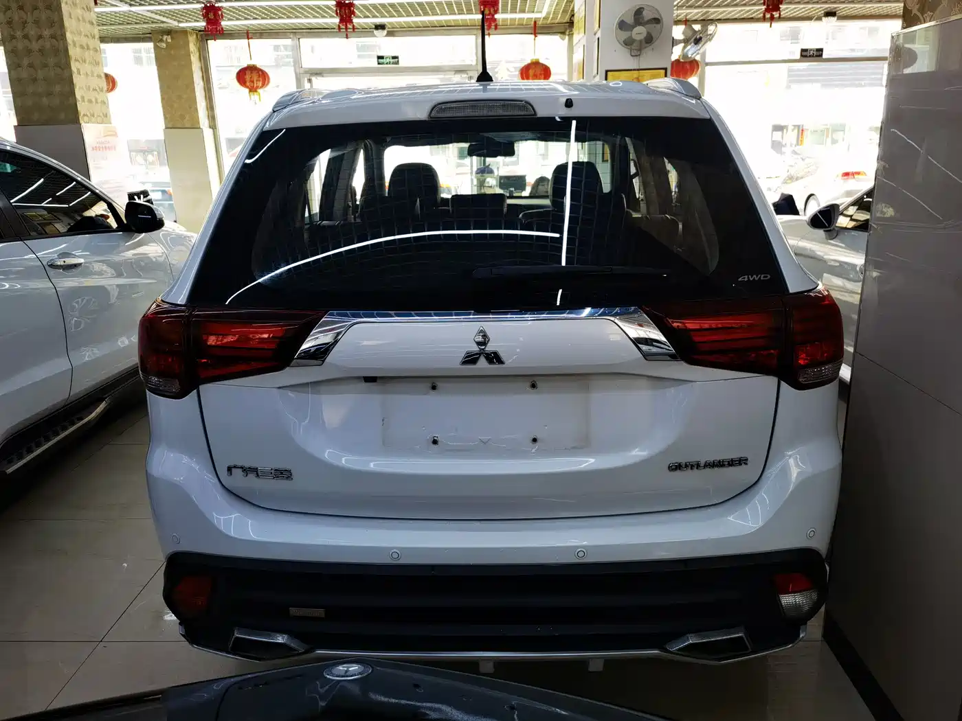 MITSUBISHI OUTLANDER