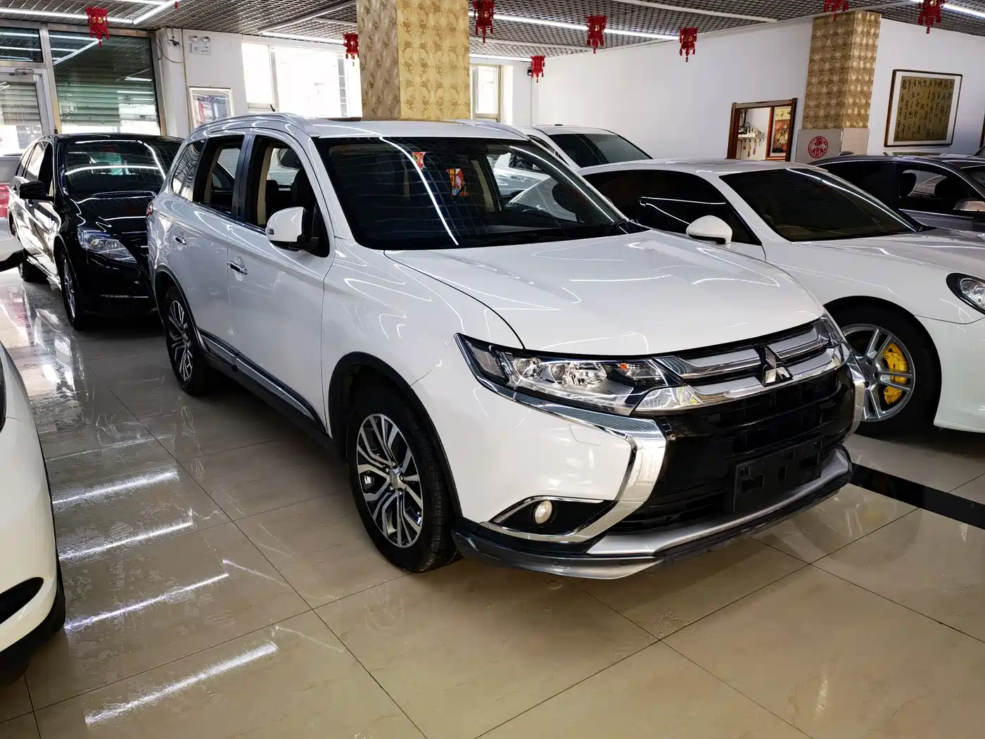 MITSUBISHI OUTLANDER