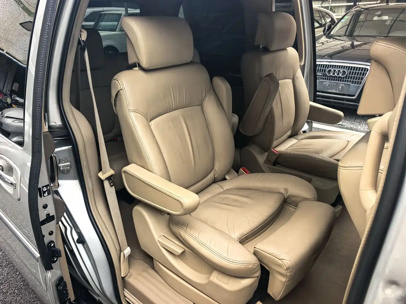 Photo 11 - Buick GL8