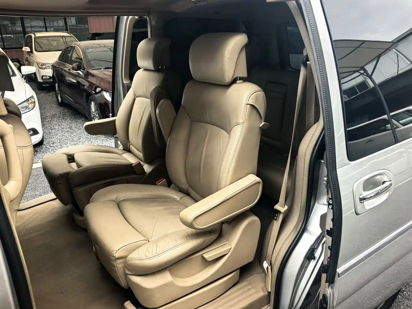 Photo 12 - Buick GL8