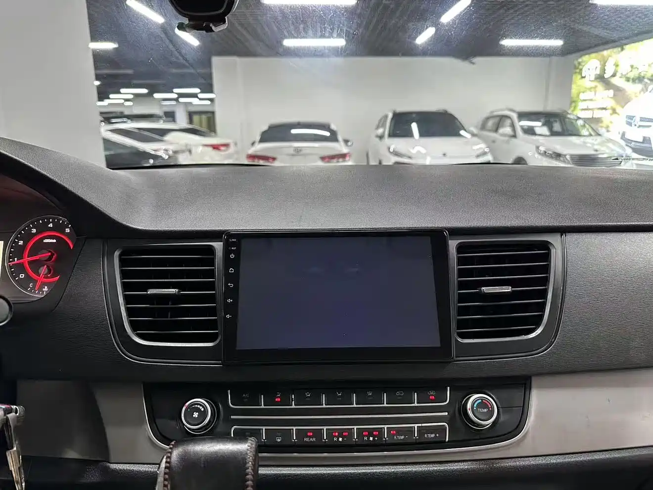 SAIC Maxus Maxus G10 2018 PLUS 2.0T Auto Smart Enjoyment Edition фото 13