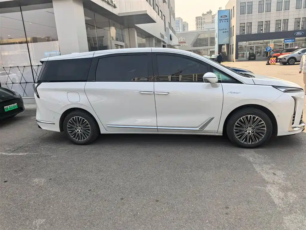 BUICK GL8 NEW ENERGY