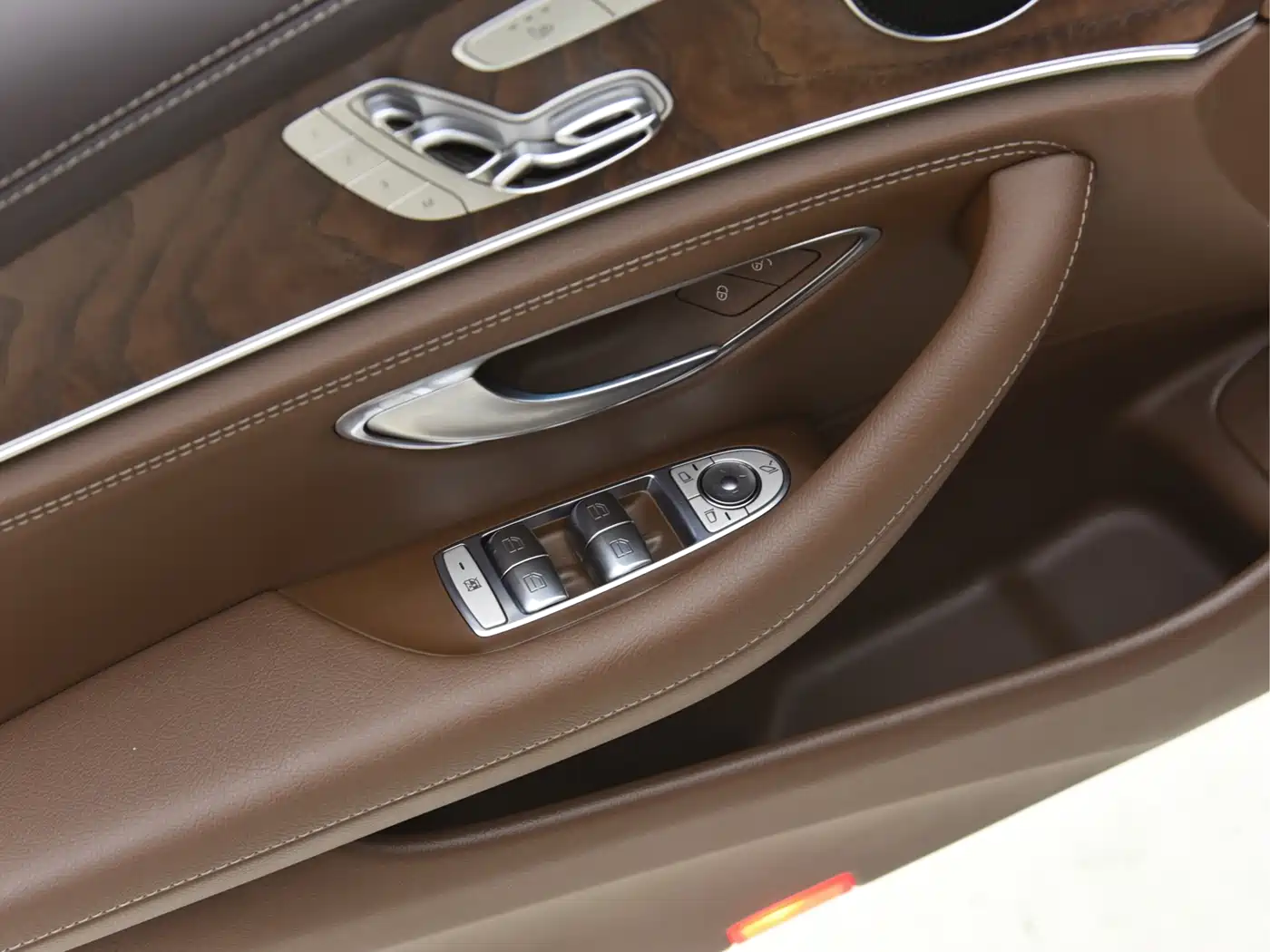 Mercedes-Benz E-Class 2023 E 300 L Fashion фото 10