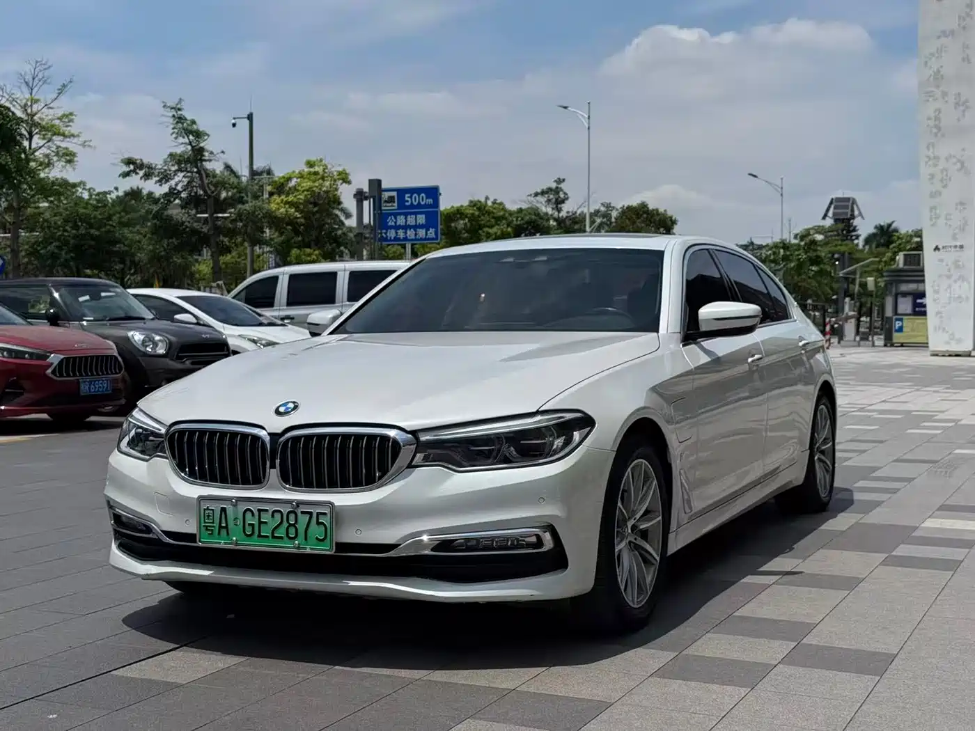 BMW 5 Series New Energy 2019 530Le Luxury Package фото 12