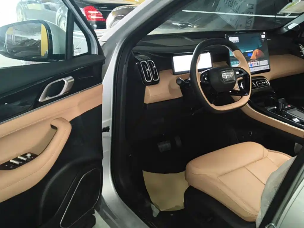 Photo 16 - Geely Boyue L