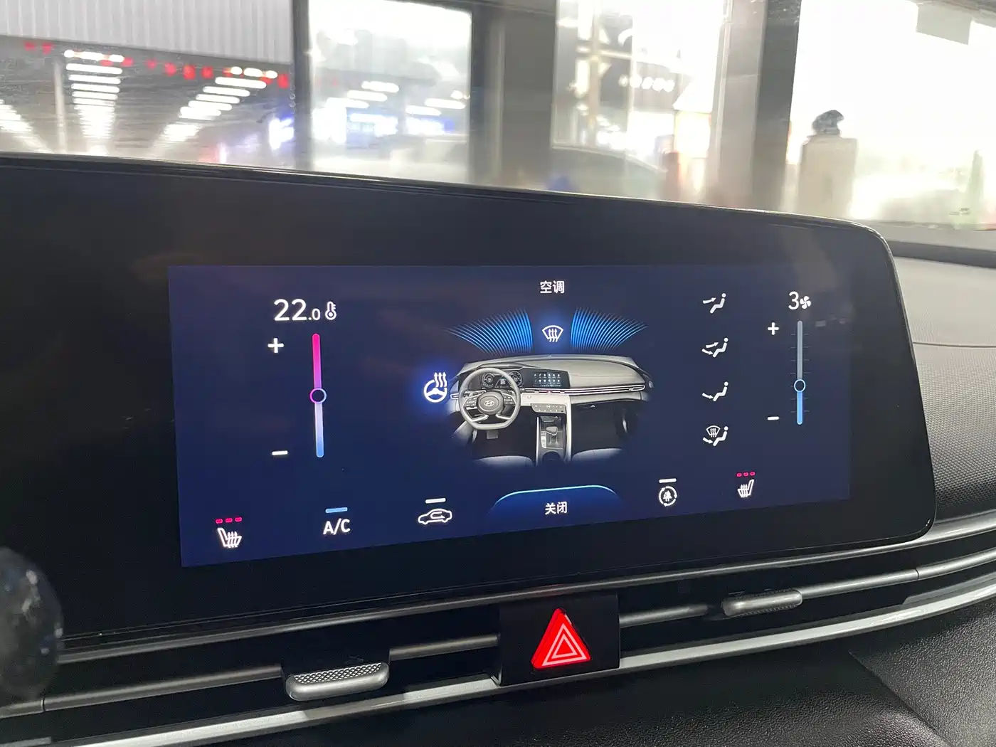 Hyundai Elantra 2022 1.5L CVT LUX Premium Edition фото 13