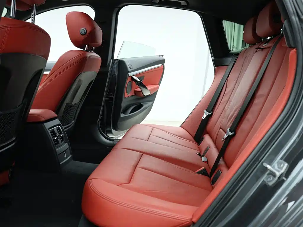 BMW 3 Series GT 2019 330i xDrive M Sport Black Night Edition фото 7