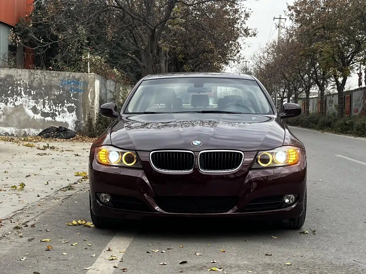BMW 3 Series (Import) 2010 320i Fashion фото 2