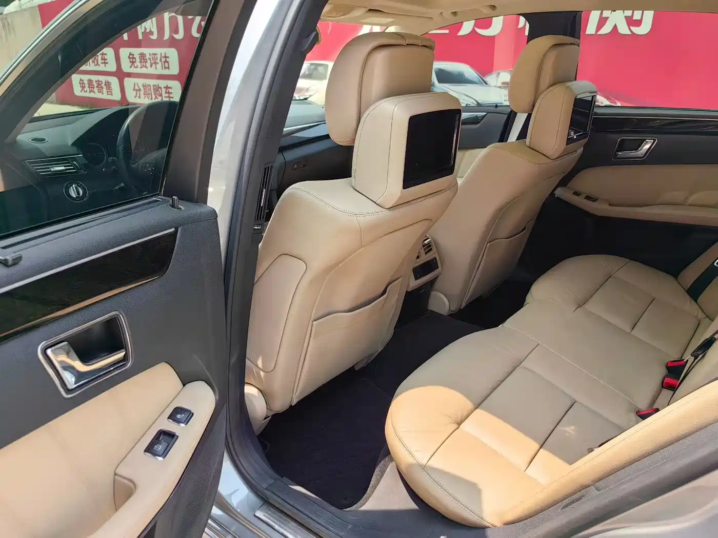 Mercedes-Benz E-Class (Import) 2010 Model E 300 Elegance Luxury Edition фото 9