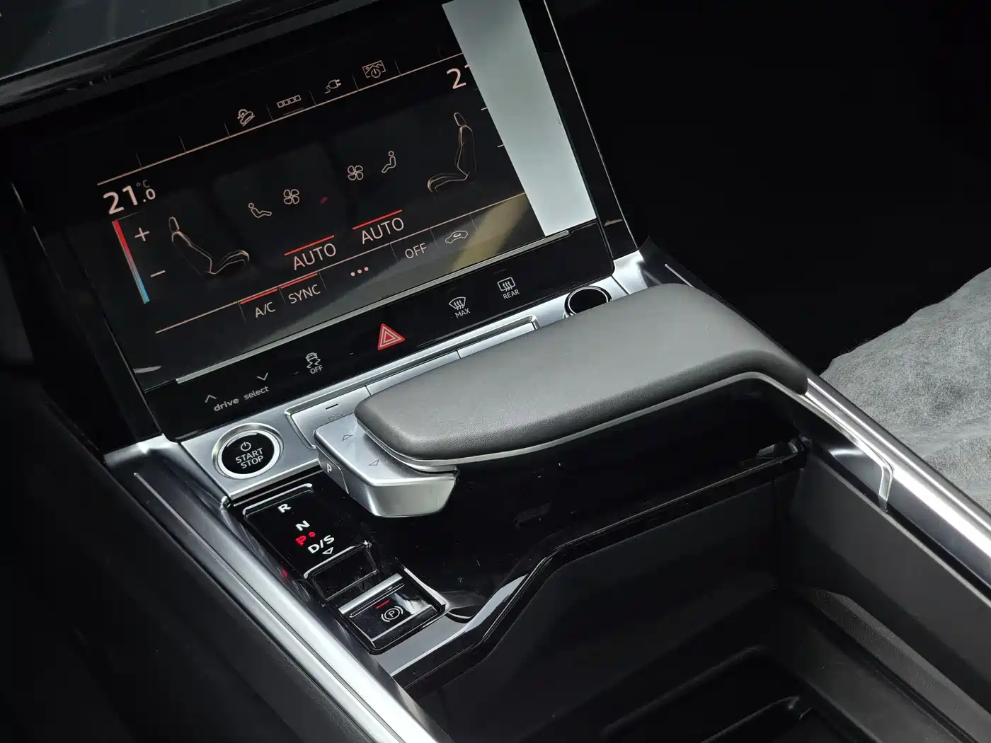 Audi e-tron 2021 50 quattro Exclusive Selection фото 18
