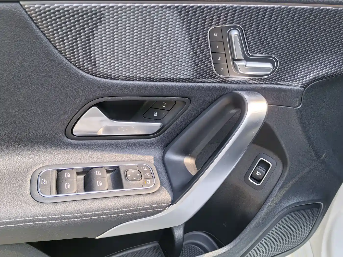 Mercedes-Benz A-Class 2022 Facelift A 200 L Sport Sedan Fashion Style фото 15