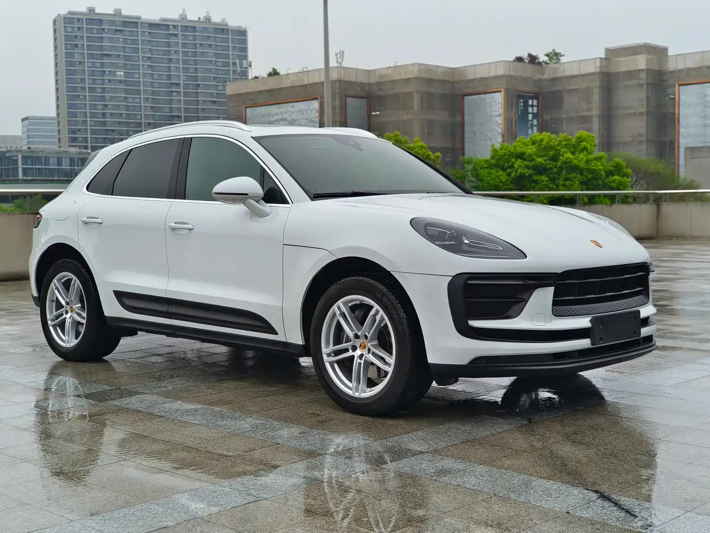 PORSCHE MACAN